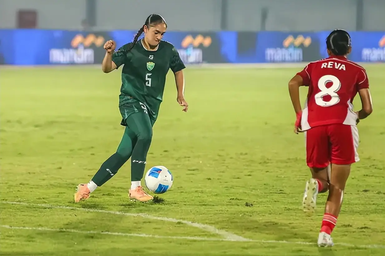 从美国归化, 打破亚洲女, entit