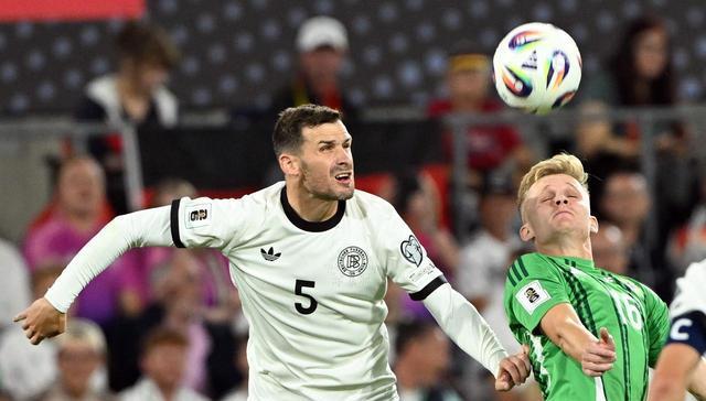 比利时升至, 西班牙领跑