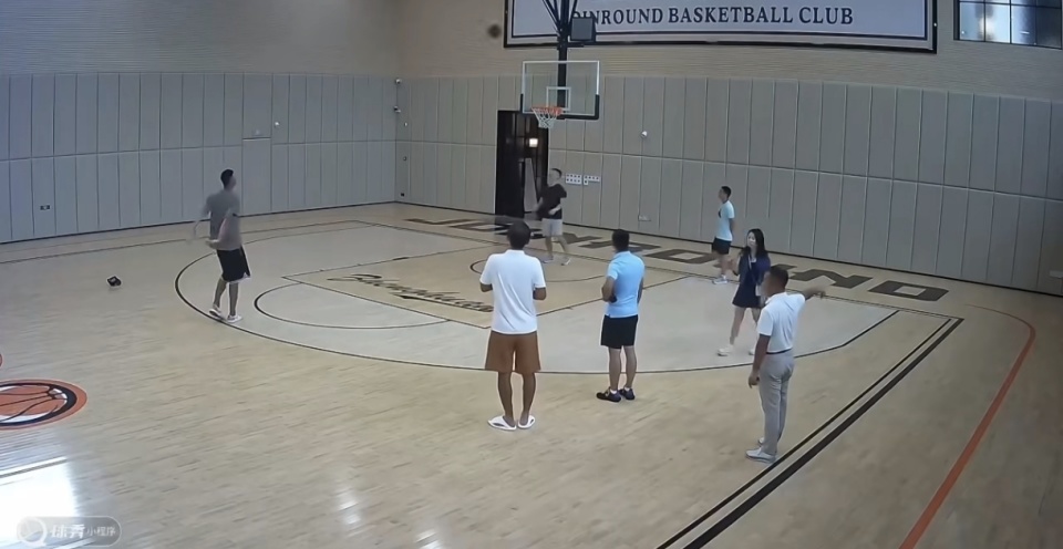 年系列片, 易建联突然